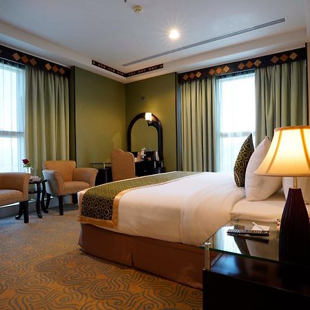 Awaliv International Hotel Ta'if Pokój zdjęcie A bedroom at the hotel