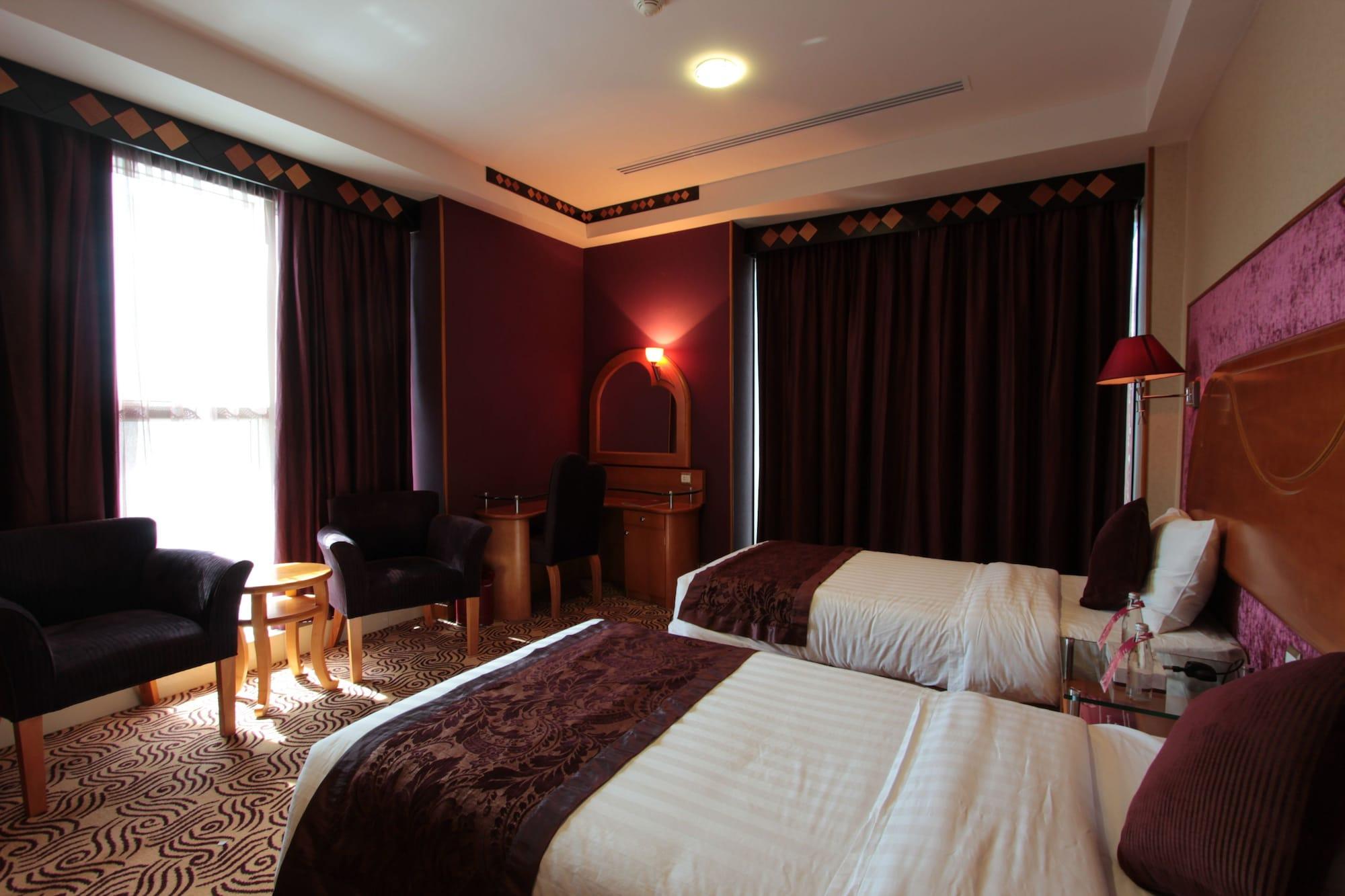 Awaliv International Hotel Ta'if Zewnętrze zdjęcie A room at the hotel