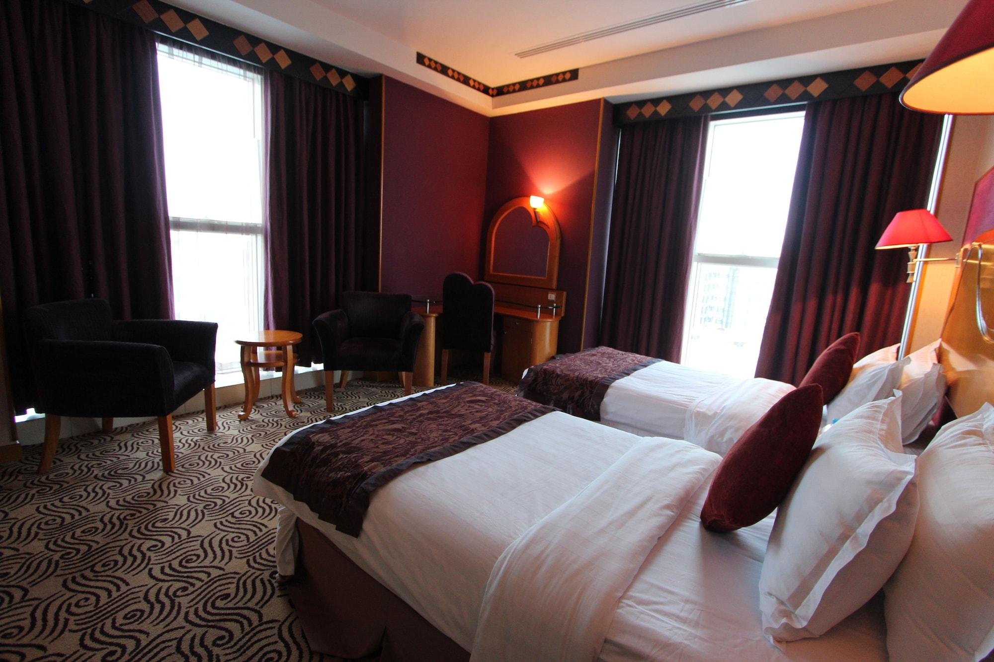 Awaliv International Hotel Ta'if Zewnętrze zdjęcie A room at the hotel