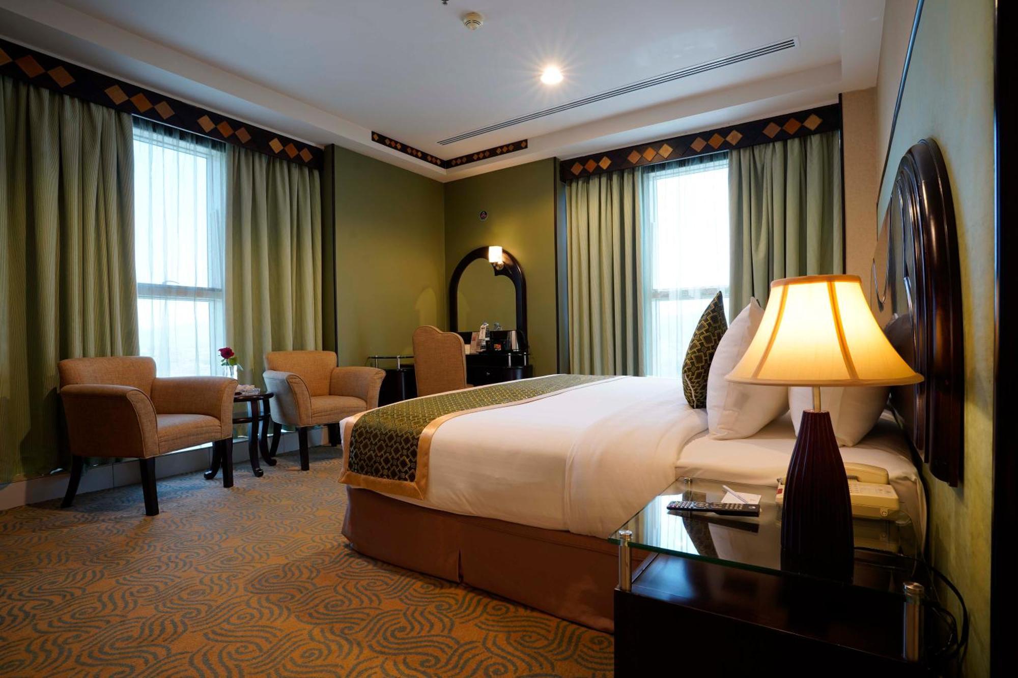 Awaliv International Hotel Ta'if Pokój zdjęcie A bedroom at the hotel