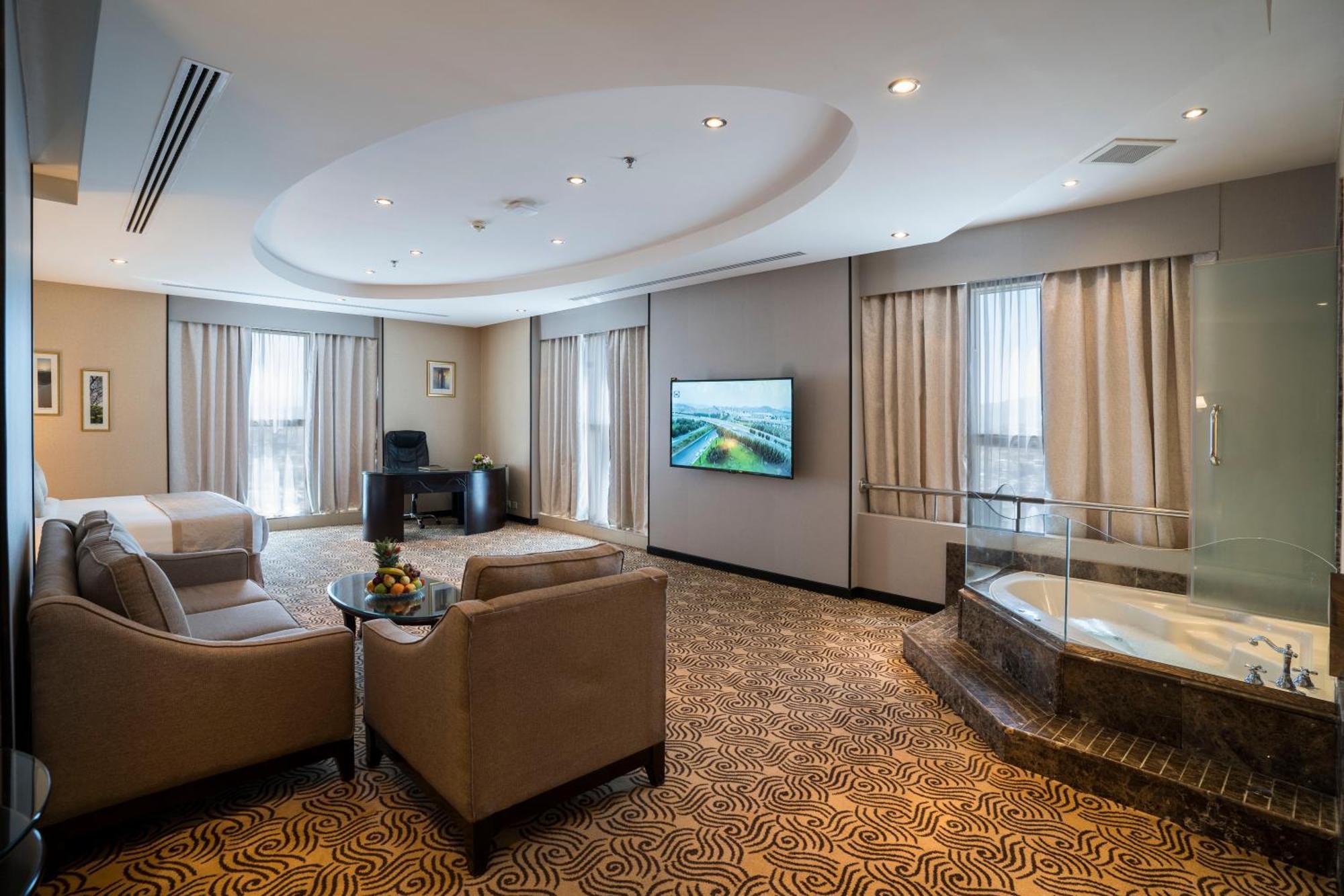 Awaliv International Hotel Ta'if Pokój zdjęcie A suite at the hotel