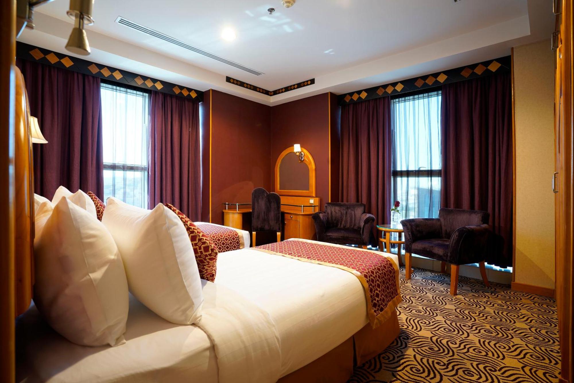 Awaliv International Hotel Ta'if Pokój zdjęcie A room at the hotel