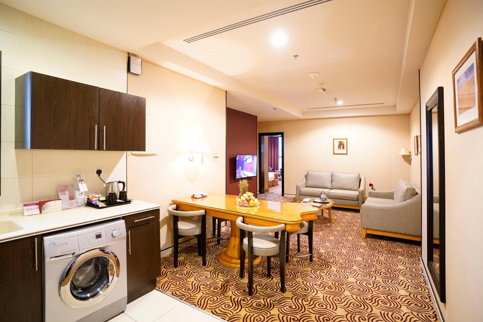 Awaliv International Hotel Ta'if Pokój zdjęcie A suite at the hotel