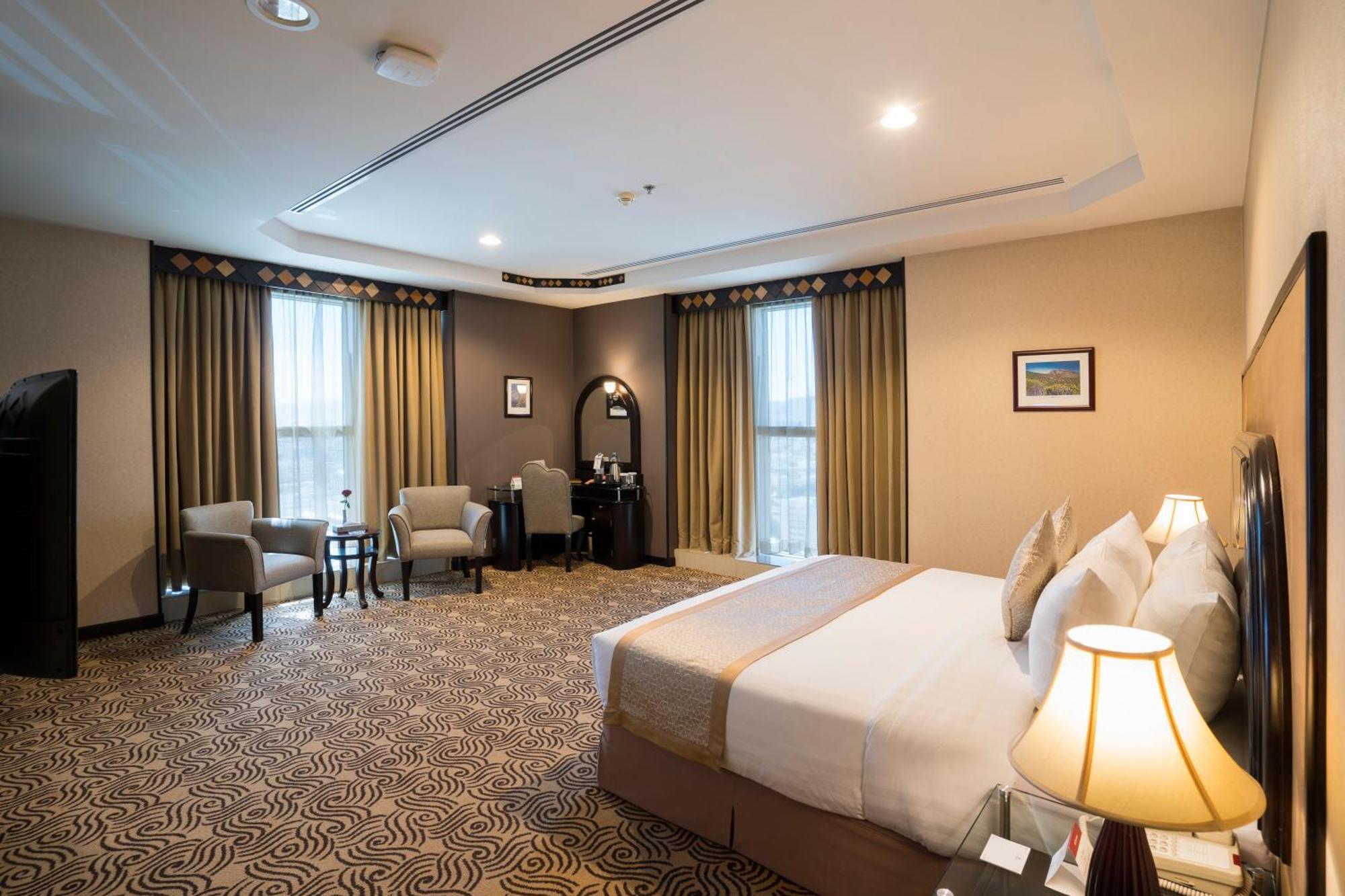 Awaliv International Hotel Ta'if Pokój zdjęcie A room at the hotel