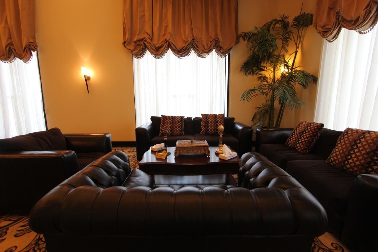 Awaliv International Hotel Ta'if Zewnętrze zdjęcie The lobby of the hotel
