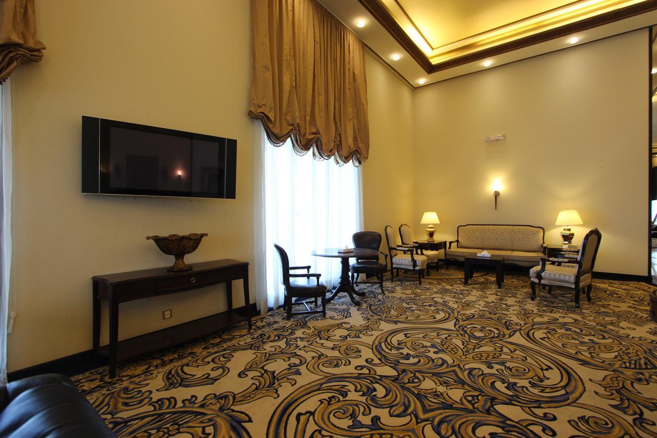 Awaliv International Hotel Ta'if Zewnętrze zdjęcie A room at the hotel