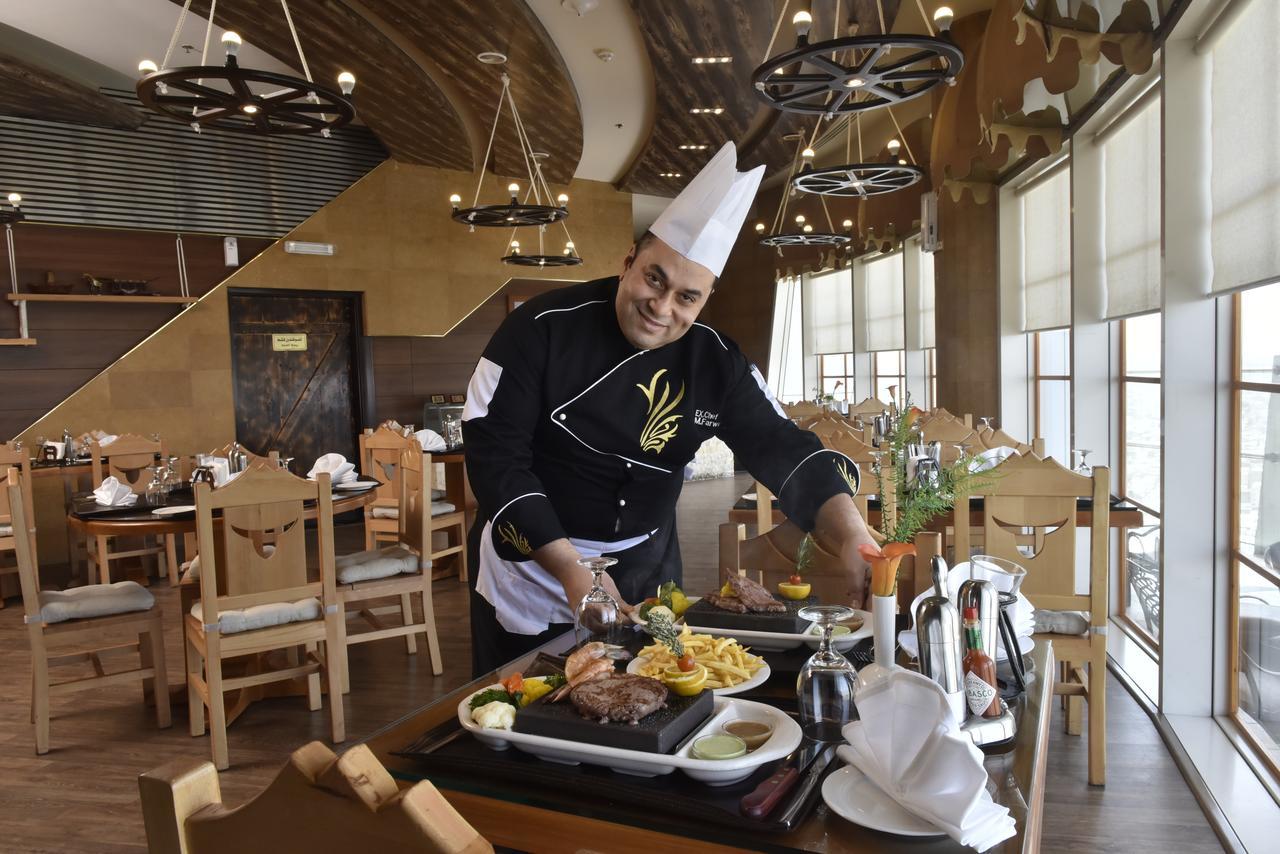 Awaliv International Hotel Ta'if Zewnętrze zdjęcie A chef at work