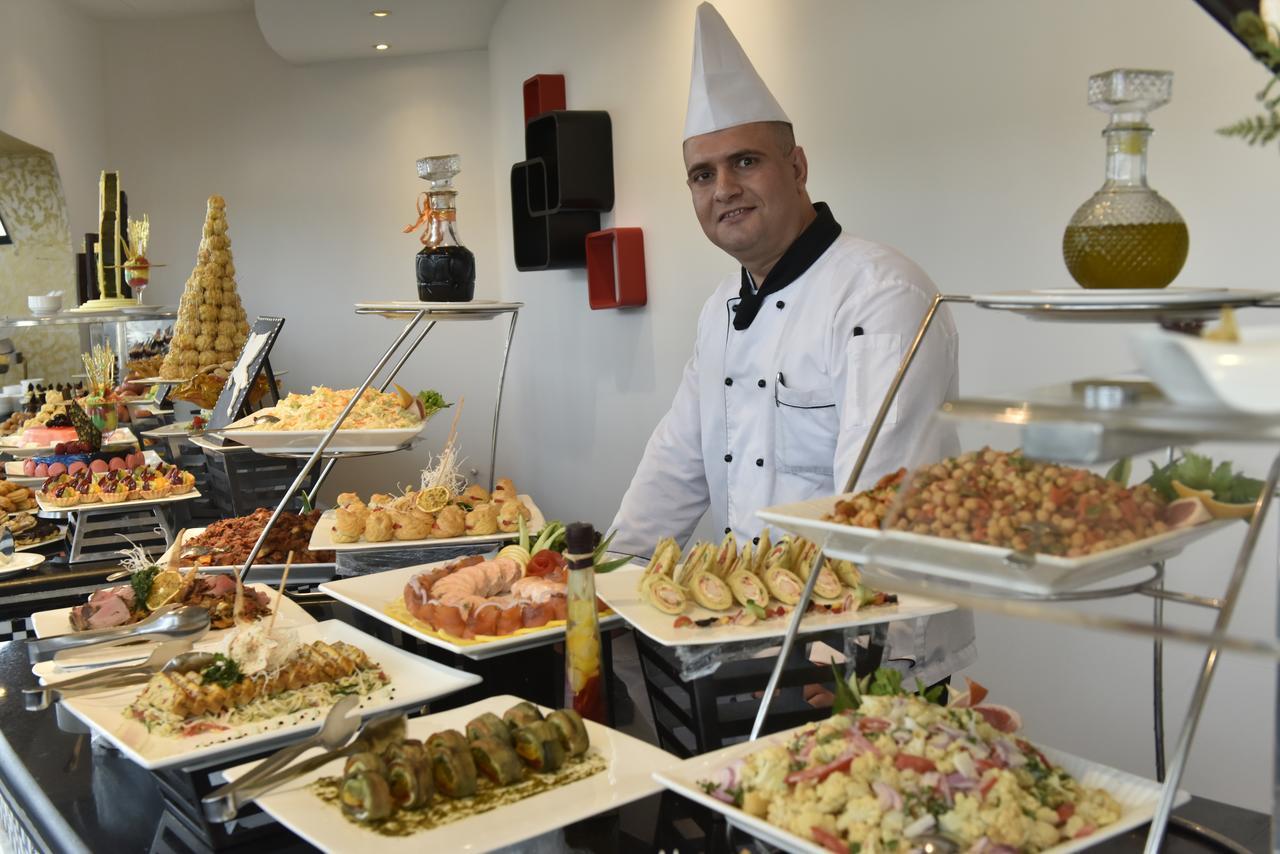 Awaliv International Hotel Ta'if Zewnętrze zdjęcie A buffet at a hotel