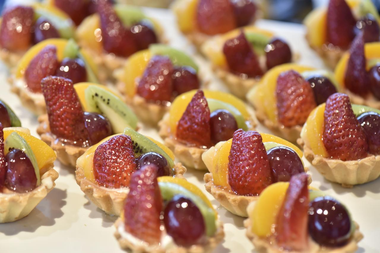 Awaliv International Hotel Ta'if Zewnętrze zdjęcie Fruit tartlets