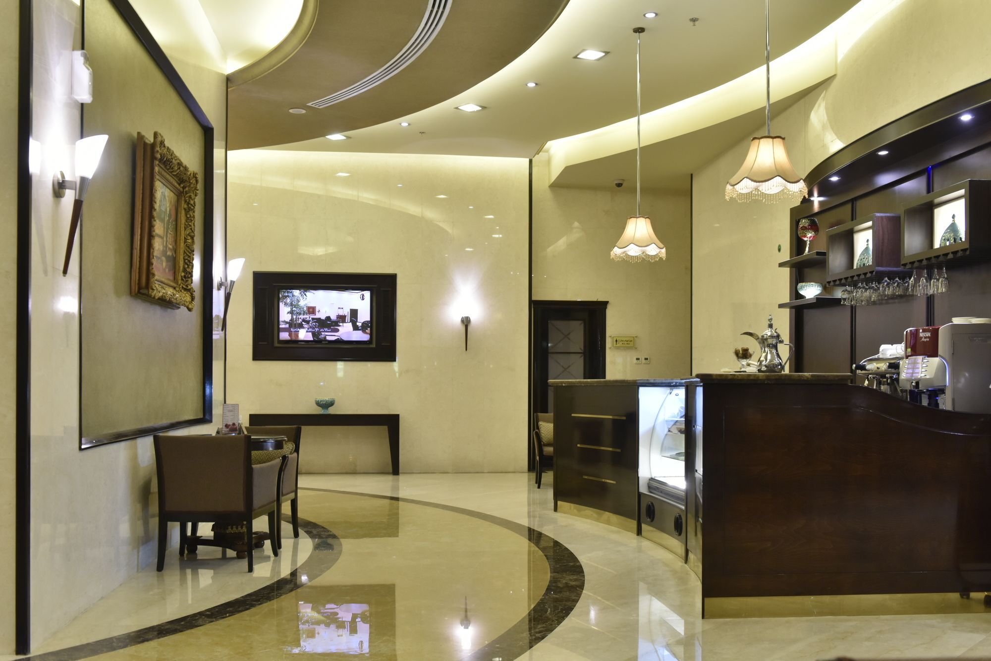 Awaliv International Hotel Ta'if Zewnętrze zdjęcie The lobby of the hotel
